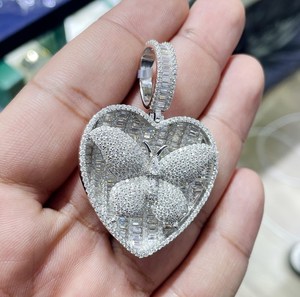 Pendentif en forme de cœur et de papillon, alliage plaqué rhodium, cristal, strass, micro-incrustation, charme thématique, unisexe, bijoux romantiques à la mode - Product Image 1