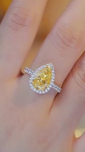 Bague de fiançailles en diamant jaune taille poire, sertie pavé, bijoux fins de luxe pour femme - Product Image 1
