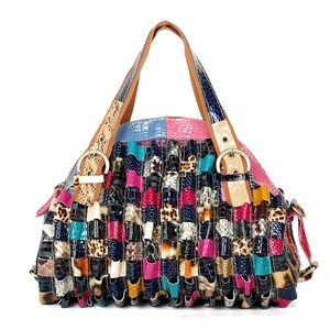 Sac à main Ando en cuir de vache véritable, patchwork, multicolore, texturé, avec poignée supérieure, sac à bandoulière pour femme - Product Image 2
