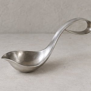 Cucharón para servir hecho a mano de acero inoxidable 304, diseño Calla Sheath, cucharón para salsa, utensilios de metal para servir - Product Image 1