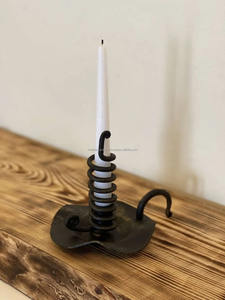 Bougeoir en métal en forme de ressort pour Noël pour décor festif - Product Image 2