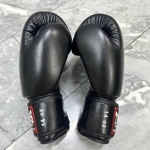 ถุงมือชกมวยไทยมืออาชีพขายดีอันดับต้นๆ สำหรับฝึกซ้อมคิกบ็อกซิ่ง ศิลปะการต่อสู้ หนังแท้ MMA ปรับแต่งได้ - Product Image 3