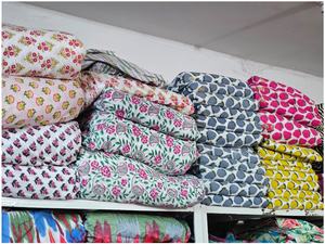 Tissu en coton imprimé numériquement à la main, 100 % traditionnel, idéal pour la vente en gros, utilisations multiples - Product Image 2