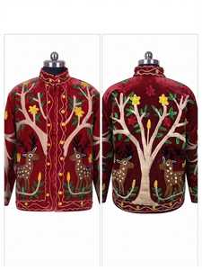 Abrigo Rojo de Terciopelo Suzani Ecológico para Mujer, Bordado Floral, Estilo Boho Chic Étnico, Inspiración Vintage - Product Image 3