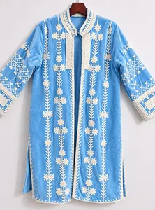 Veste longue en velours bleu ciel de qualité supérieure, brodée de fleurs, style bohème, manches longues, col montant, vêtements d'extérieur pour femmes pour l'hiver - Product Image 6
