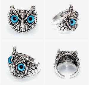 Anillo Ajustable con Diseño de Búho de Ojos Azules Vintage - Product Image 4