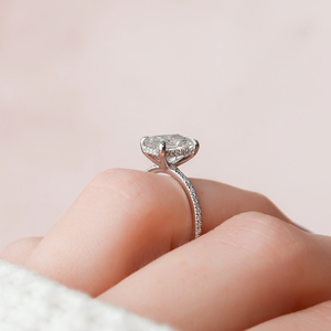 แหวนหมั้นเพชรทรงเรเดียนท์คัทแบบมินิมอลสำหรับผู้หญิง ทอง 14K สไตล์คลาสสิก ได้รับการรับรองจาก IGI เพชรเลี้ยงในห้องปฏิบัติการ - Product Image 3