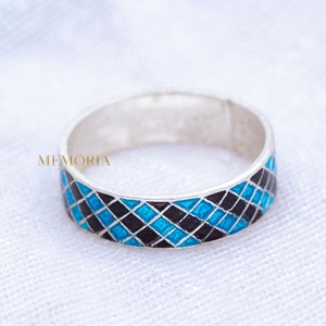 แหวนเงินแท้ 925 ลายเรขาคณิตสีน้ำเงินและดำเคลือบเงา ขายส่งจาก Memoria Jewels - Product Image 4