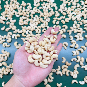 Noix de cajou, amandes de cajou SANTIGO exportées vers le Moyen-Orient, kaju en vrac, amandes entières - Product Image 1