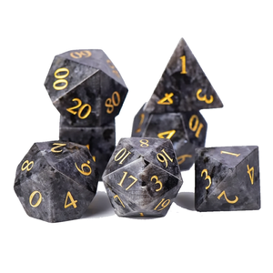 Dés en pierre de haute qualité, larvikite, cristal naturel, pierres de guérison reiki, pierres gravées, ensemble de dés personnalisés, cristal viking. - Product Image 1