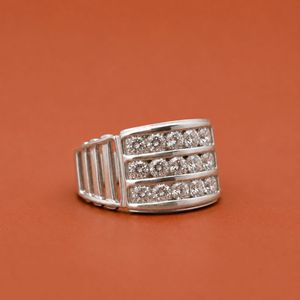Anillo de Eternidad Clásico de Plata S925 con Diamantes Redondos y Engaste de Canal - Product Image 2