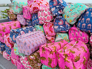 <b>Large</b> Capacity Quilted <b>Makeup</b> <b>Bag</b> Fashionable Cotton Fabric Toiletry Pouch Block Print Lifestyle Cosmetic Pouch Beauty <b>Makeup</b> - Product Image 5