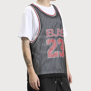 Camiseta de Baloncesto BJS 23 de Malla para Hombre, Estilo Deportivo Transpirable con Estampado por Transferencia Térmica en Negro y Rojo, Cuello Redondo - Product Image 5