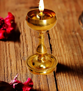 Lampe à huile traditionnelle en laiton Udupi Nanda Bowl Diya pour la Puja, Diwali, les mariages et la décoration religieuse hindoue - Product Image 3