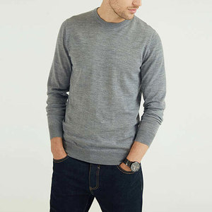 Sudadera Personalizada para Hombre en Gris Jaspeado para Invierno |   Suéter de cuello redondo liso |   Ropa Urbana Minimalista de Forro Polar de 360 g |   100% Algodón - Product Image 4