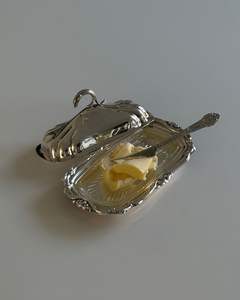 Beurrier en laiton argenté poli pour la maison et les applications de cuisine commerciale avec finition de qualité supérieure - Product Image 1