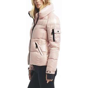 Chaquetas Acolchadas Ligeras y Cálidas al por Mayor con Logotipo Personalizado, Chaqueta Acolchada de Invierno para Mujer, Color Sólido, Rellena de Plumón - Product Image 1