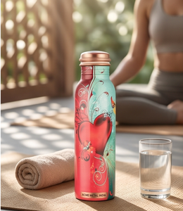 Botella de agua de cobre roja y verde con estampado de corazones, elegante y ecológica, ideal para hidratación, gimnasio, yoga, viajes y bienestar. - Product Image 4