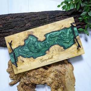 Bandeja de Servir de Madera con Resina Epoxi Verde Premium, Asas de Metal, Hecha a Mano, Decorativa, para Cocina, Plato para Comida, Set de Regalo para Charcutería - Product Image 4