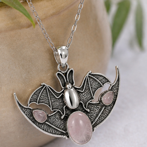 Pendentif chauve-souris à ailes rosées en quartz rose naturel, fait main, laiton plaqué or/argent, collier unisexe bohème gothique, breloque - Product Image 3