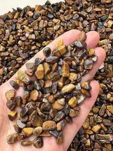 Vente en gros de copeaux d'agate œil de tigre polis, cristal concassé 3-5 mm pour la décoration de la maison et des fêtes par AMAYRA CRYSTALS EXPORTS INDIA - Product Image 4