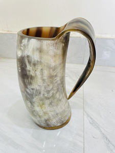 Taza de Cuerno de Búfalo Auténtico Tallada a Mano en 3D, Hermosa, Premium, de Inspiración Vikinga Nórdica, Hecha a Mano por un Artesano Indio - Product Image 2