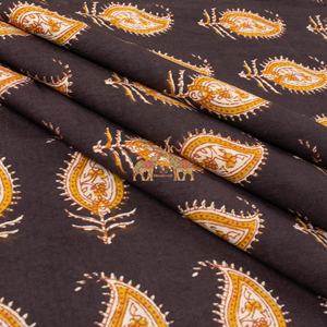 Tissu traditionnel écologique imprimé au bloc floral Bagru, teinture naturelle, 100% coton, vêtements durables faits à la main pour filles - Product Image 3