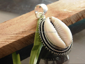 Colgante de Concha de Cauri de Plata de Ley 925 de Alta Calidad con Engaste de Bisel, Dije Fino para Mujeres y Niñas, Ideal para Fiestas - Product Image 2
