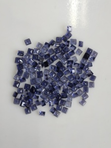 Iolita natural de 3 mm con corte cuadrado escalonado, gemas sueltas de la mejor calidad con efectos pleocroicos para la fabricación de joyas. - Product Image 2