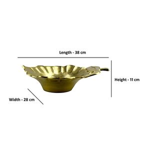 Bol décoratif doré artisanal avec poignée, design luxueux en métal, idéal pour servir des fruits secs, des collations, centre de table festif - Product Image 4