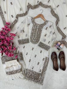 Ensemble prêt-à-porter entièrement cousu avec haut en faux georgette orné de broderies Zari et de pierres véritables, pantalon Sharara et dupatta. - Product Image 5