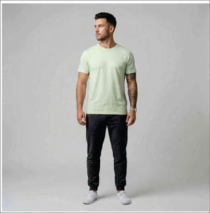 เสื้อยืดคอตตอนผู้ชายขายส่ง ดีไซน์ใหม่ เรียบง่าย แขนสั้น สวมใส่สบาย ไซส์ใหญ่ รับผลิตตามแบบ OEM ระบายอากาศได้ดี - Product Image 1