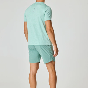 Ensemble d'entraînement à séchage rapide pour hommes, t-shirt de sport pour la course à pied, 100% polyester, détails réfléchissants, ensemble t-shirt et short pour les sports de plein air - Product Image 6