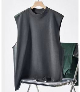 เสื้อกล้ามถักคอวีสีดำล้วนสำหรับผู้ชาย สวมใส่สบายๆ - Product Image 5