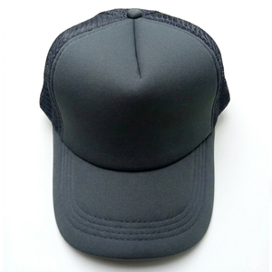 Nouvel Arrivage Meilleure Vente Casquette Trucker 5 Panneaux Vierge Grise Profil Haut en Mousse et Maille Prête pour Logo Personnalisé Snapback pour Hommes et Femmes - Product Image 1