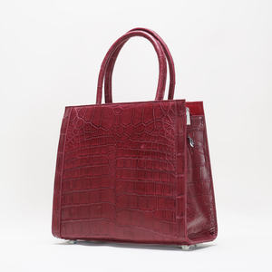 Proveedor de Vietnam Cuero genuino Tamaño 27cm * 24cm * 11cm Bolso de mujer Bolsos de cuero de cocodrilo de lujo para mujer - Product Image 2