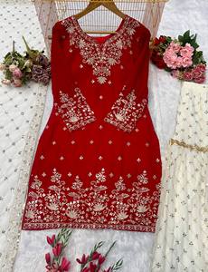 Ensemble Kurti Sharara pour femmes avec dupatta, design de créateur |   Vêtements de mariage et de fête richement brodés - Product Image 2