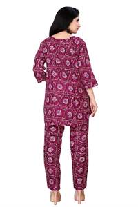 Conjunto de Dos Piezas para Mujer con Estampado de Vino Granate Sostenible, Transpirable, para Otoño e Invierno, con Cuello Redondo y Pantalones Deportivos - Product Image 2