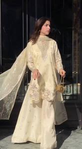 Lancement de la nouvelle collection de vêtements de soirée de créateur : Top, Dupatta, Salwar Kameez en tissu de soie naturelle lourde avec broderie à la main et travail de sequins rapide. - Product Image 3