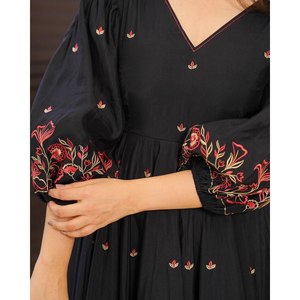 Ensemble de costume Anarkali en coton imprimé numérique pour femmes avec bas et dupatta - Product Image 2