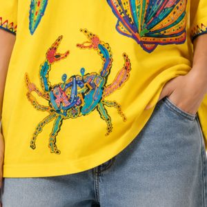 เสื้อยืดโอเวอร์ไซส์สีเหลืองลายกราฟิกผู้หญิง พิมพ์ลายมหาสมุทรสีสันสดใส เสื้อผ้าลำลองสไตล์สตรีทแวร์ ผ้าฝ้าย ใส่สบายสำหรับฤดูร้อน ทรงหลวม รับผลิตตามแบบ OEM ODM ขายส่ง - Product Image 6