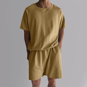 เสื้อผ้าผู้ชายคุณภาพพรีเมียม สไตล์ไฮสตรีท เสื้อยืดและกางเกงขาสั้น ชุดเซ็ต 2 ชิ้น ไซส์ใหญ่ เสื้อผ้าลำลองสำหรับฤดูร้อนสำหรับผู้ชาย - Product Image 1