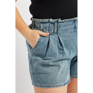 Shorts en jean skinny pour femme de haute qualité avec détails boutonnés, cordon de serrage, taille mi-haute, écologiques, séchage rapide, décontractés - Product Image 6