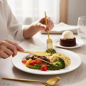 ชุดช้อนส้อมทองคำ 24 ชิ้น สำหรับโต๊ะอาหาร ประกอบด้วยช้อน ส้อม และมีดเนย ดีไซน์ทันสมัย น้ำหนักเบา ด้ามจับเพรียวบาง - Product Image 3