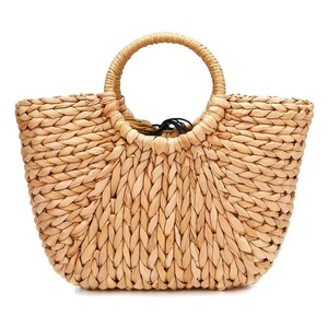 Sac fourre-tout en paille de jacinthe d'eau naturelle - Sac de plage d'été tissé demi-lune avec poignée ronde pour femme - Product Image 5