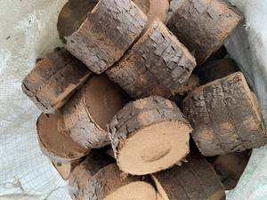 Briquettes de bois de chêne compressées de qualité supérieure, écologiques, combustible biomasse de première qualité, source d'énergie à combustion propre, usage domestique, faible teneur en polluants - Product Image 5