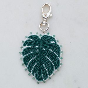 Magnifique design de broderie perlée avec des motifs floraux complexes pour les passionnés de mode - Product Image 3