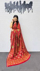 Sari de Algodón y Seda de Alta Calidad con Diseño Súper Popular, Elegante Trabajo de Espejo y Bordado Aari, Longitud 5.5 Metros - Product Image 3