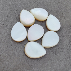 Cabujón de Nácar Natural, Corte Pera, Parte Posterior Plana, Grado AAA, Gema Blanca, Todos los Tamaños Disponibles - Product Image 1