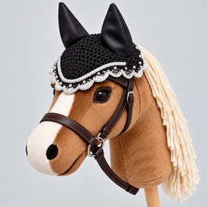 Precioso gorro de caballo de juguete diseñado para jinetes imaginativos, con un acabado suave, ajuste cómodo y detalles atractivos que inspiran. - Product Image 5